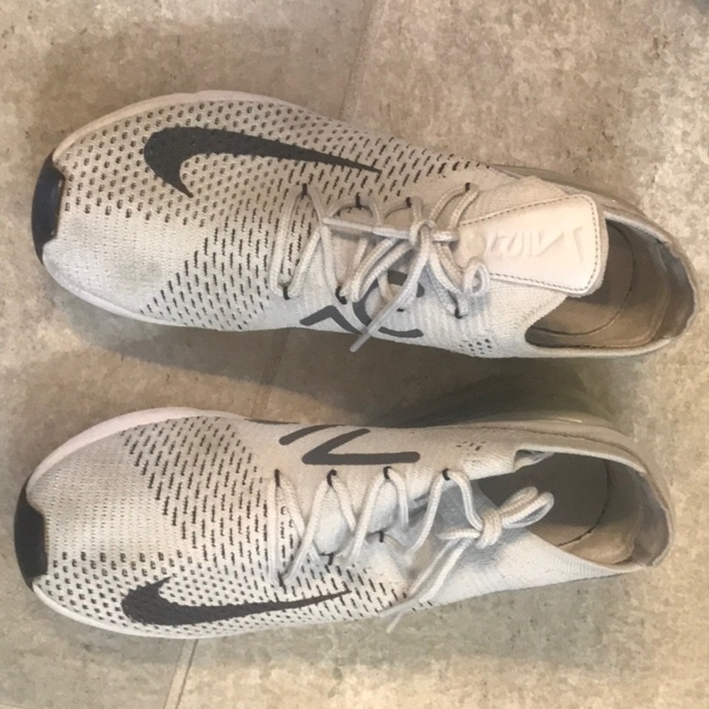 Nike Mens max270 size 7.5 white